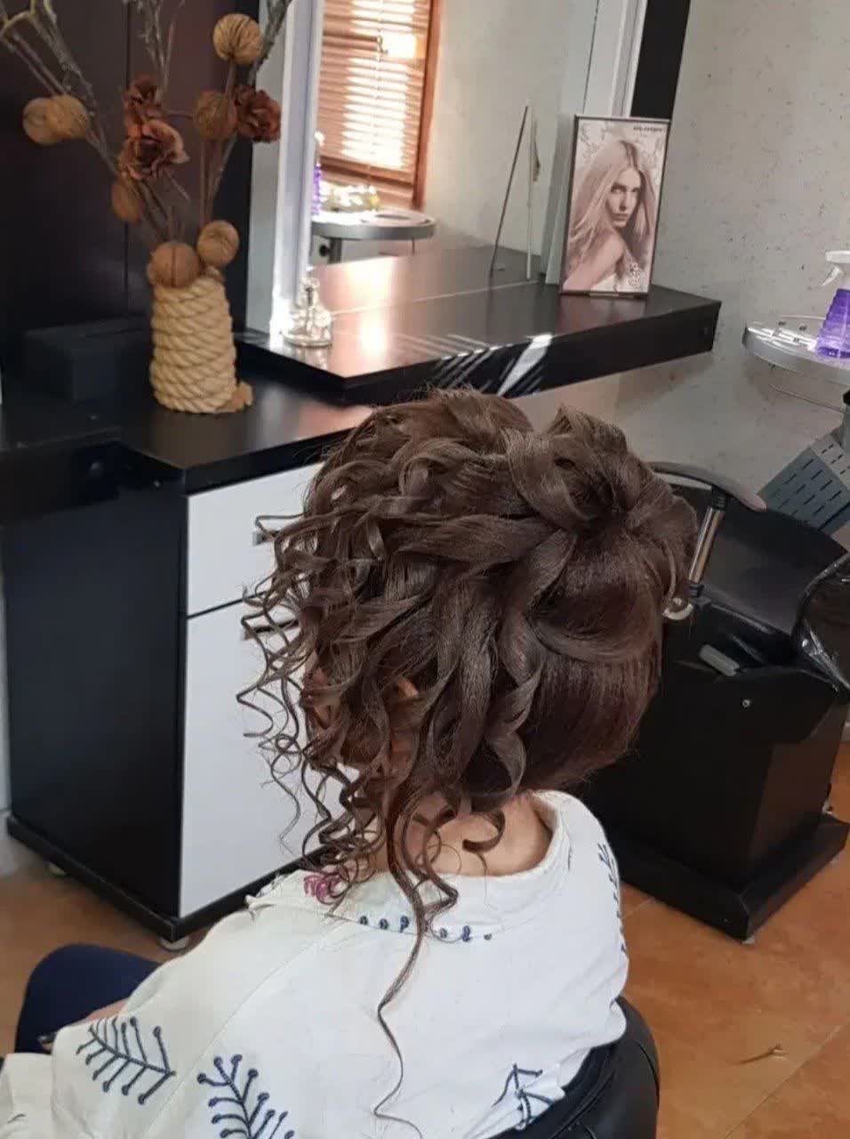 میکاپ و شینیون حرفه‌ای بانوان در شهر بهارستان اصفهان